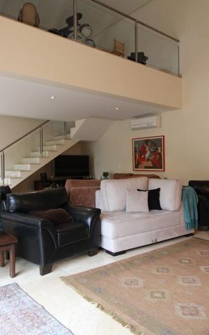 Casa à venda com 875m², 4 quartos e 6 vagasSala
