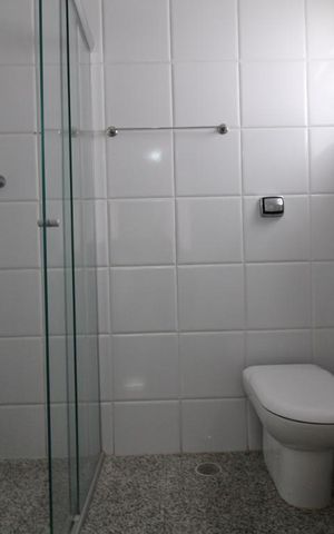 Casa à venda com 875m², 4 quartos e 6 vagasBanheiro de Serviço