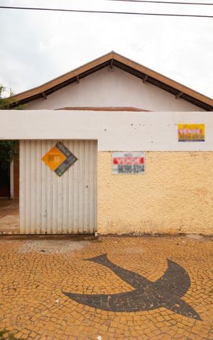 Casa para alugar com 155m², 4 quartos e 3 vagas Casa para alugar com 155m², 4 quartos e 3 vagasFachada