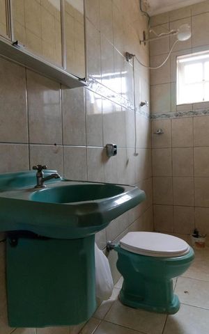 Casa para alugar com 155m², 4 quartos e 3 vagas Casa para alugar com 155m², 4 quartos e 3 vagasBanheiro 01 (Fundos)