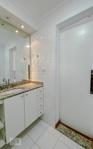 Apartamento para alugar com 81m², 3 quartos e 2 vagasBanheiro da Suite