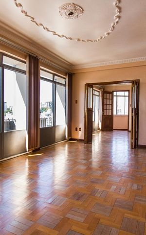 Apartamento à venda com 303m², 5 quartos e sem vagaSala
