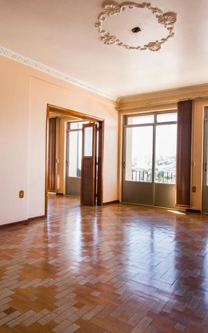 Apartamento à venda com 303m², 5 quartos e sem vagaSala