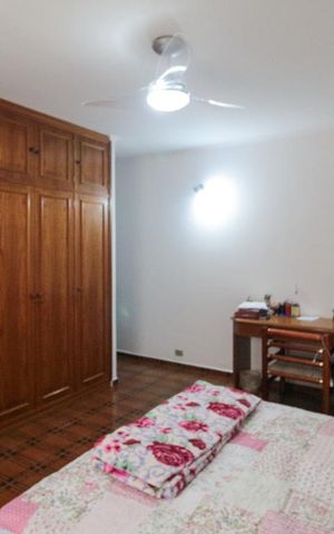 Casa à venda com 206m², 5 quartos e 2 vagas Casa à venda com 206m², 5 quartos e 2 vagasQuarto 3