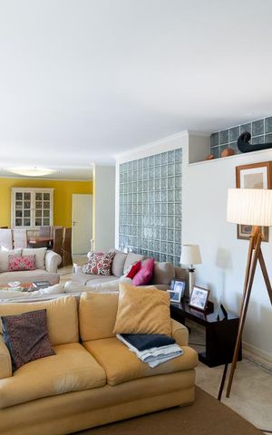 Casa à venda com 1215m², 6 quartos e 4 vagas Casa à venda com 1215m², 6 quartos e 4 vagasSala