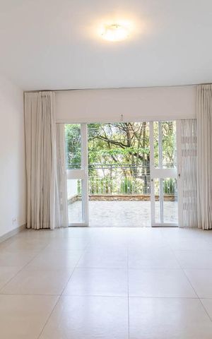 Casa à venda com 220m², 3 quartos e 2 vagas Casa à venda com 220m², 3 quartos e 2 vagasSala