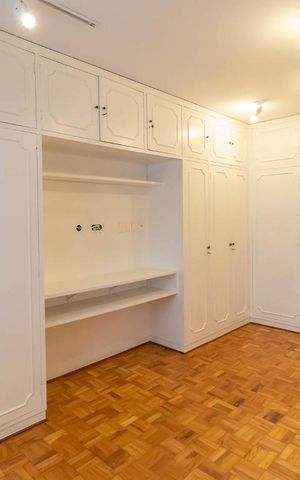Casa à venda com 220m², 3 quartos e 2 vagas Casa à venda com 220m², 3 quartos e 2 vagasSuíte