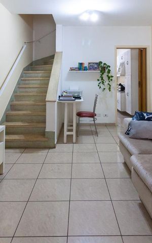 Casa à venda com 150m², 3 quartos e 2 vagas Casa à venda com 150m², 3 quartos e 2 vagasSala