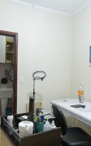 Casa à venda com 250m², 3 quartos e 2 vagasQuarto de Serviço
