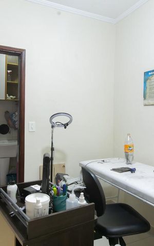Casa à venda com 250m², 3 quartos e 2 vagasQuarto de Serviço