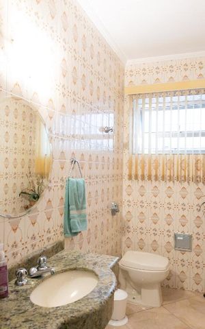 Casa à venda com 250m², 3 quartos e 2 vagasLavabo