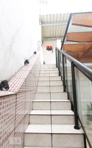 Casa à venda com 250m², 3 quartos e 2 vagasEscada