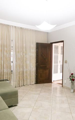 Casa à venda com 250m², 3 quartos e 2 vagasSala