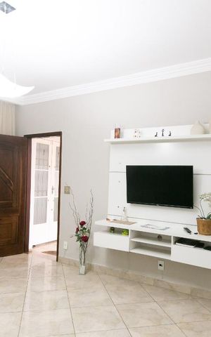 Casa à venda com 250m², 3 quartos e 2 vagasSala