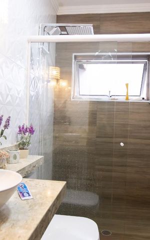 Casa à venda com 250m², 3 quartos e 2 vagasBanheiro Suíte