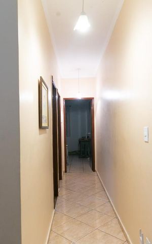 Casa à venda com 250m², 3 quartos e 2 vagasCorredor
