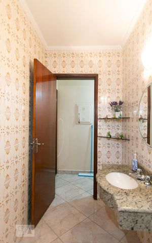 Casa à venda com 250m², 3 quartos e 2 vagasLavabo