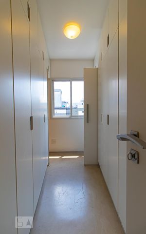 Apartamento à venda com 62m², 1 quarto e 1 vagaCloset