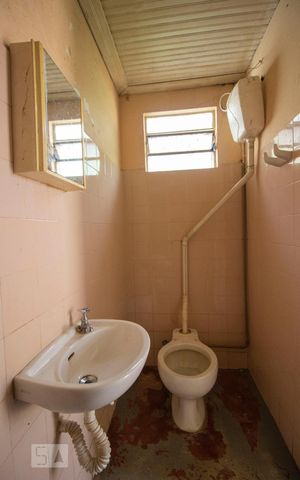 Casa à venda com 140m², 2 quartos e 2 vagasBanheiro de Serviço