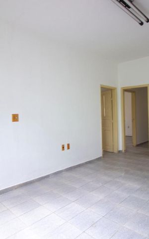 Casa à venda com 140m², 2 quartos e 2 vagasSala