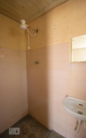 Casa à venda com 140m², 2 quartos e 2 vagasBanheiro de Serviço