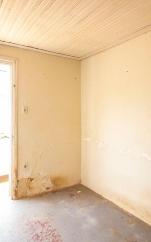 Casa à venda com 140m², 2 quartos e 2 vagasQuarto de Serviço