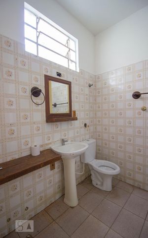 Casa à venda com 140m², 2 quartos e 2 vagasBanheiro