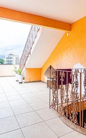 Casa à venda com 968m², 2 quartos e 1 vaga Casa à venda com 968m², 2 quartos e 1 vagaVaranda da Área de Serviço