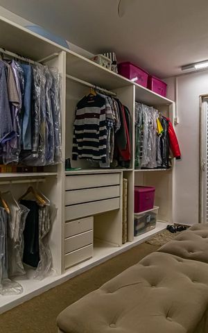 Casa à venda com 968m², 2 quartos e 1 vaga Casa à venda com 968m², 2 quartos e 1 vagaCloset do quarto 2
