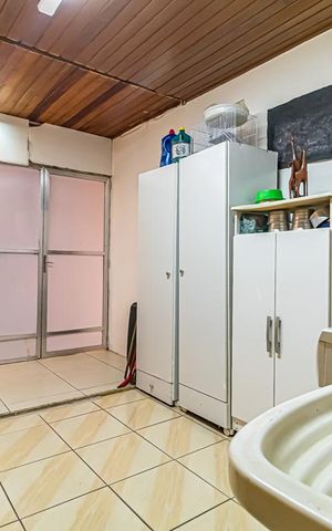 Casa à venda com 968m², 2 quartos e 1 vaga Casa à venda com 968m², 2 quartos e 1 vagaÁrea de Serviço