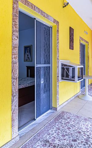 Casa à venda com 968m², 2 quartos e 1 vaga Casa à venda com 968m², 2 quartos e 1 vagaVaranda do Quarto 1 e 2