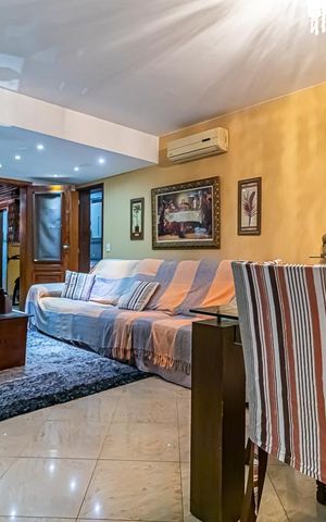 Casa à venda com 968m², 2 quartos e 1 vaga Casa à venda com 968m², 2 quartos e 1 vagaSala