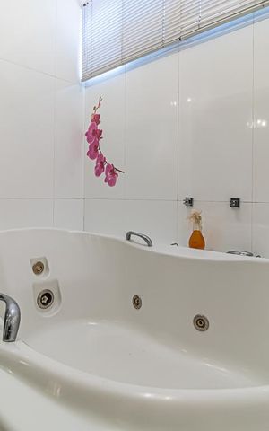 Casa à venda com 968m², 2 quartos e 1 vaga Casa à venda com 968m², 2 quartos e 1 vagaBanheiro da Suíte