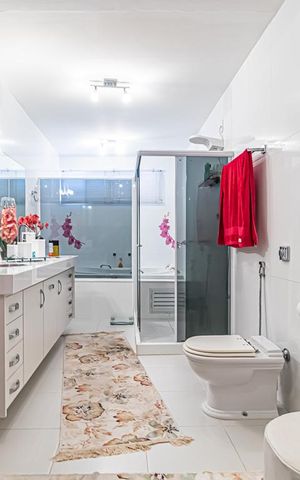 Casa à venda com 968m², 2 quartos e 1 vaga Casa à venda com 968m², 2 quartos e 1 vagaBanheiro da Suíte