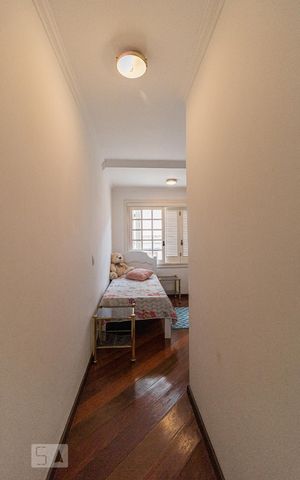 Casa à venda com 340m², 4 quartos e 4 vagas Casa à venda com 340m², 4 quartos e 4 vagasQuarto 5