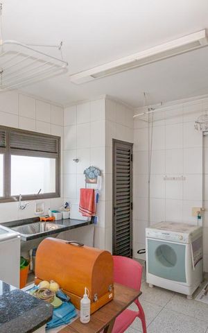 Apartamento à venda com 276m², 3 quartos e 4 vagas Apartamento à venda com 276m², 3 quartos e 4 vagasÁrea de Serviço