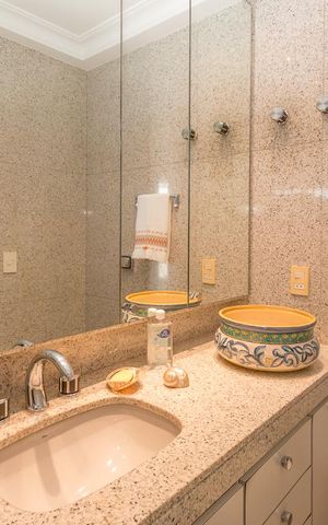 Apartamento à venda com 276m², 3 quartos e 4 vagas Apartamento à venda com 276m², 3 quartos e 4 vagasBanheiro