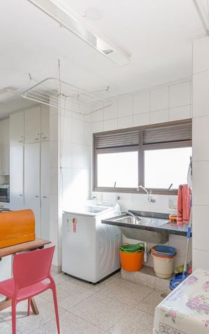 Apartamento à venda com 276m², 3 quartos e 4 vagas Apartamento à venda com 276m², 3 quartos e 4 vagasÁrea de Serviço