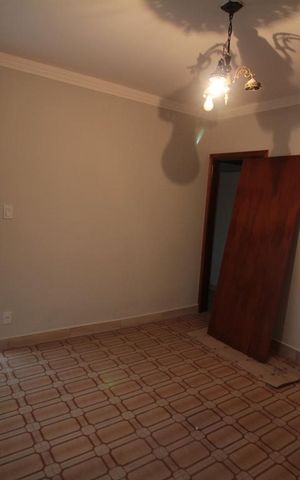 Casa à venda com 250m², 3 quartos e 2 vagasSala