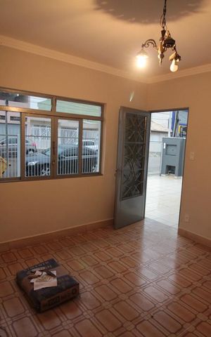 Casa à venda com 250m², 3 quartos e 2 vagasSala