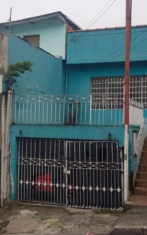 Casa à venda com 250m², 6 quartos e 1 vaga Casa à venda com 250m², 6 quartos e 1 vagaFachada