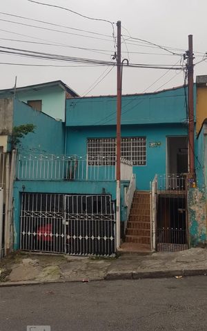 Casa à venda com 250m², 6 quartos e 1 vaga Casa à venda com 250m², 6 quartos e 1 vagaFachada