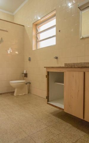 Casa à venda com 450m², 3 quartos e 6 vagas Casa à venda com 450m², 3 quartos e 6 vagasBanheiro