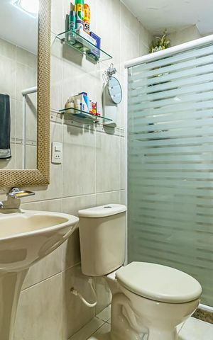 Apartamento à venda com 127m², 3 quartos e 2 vagas Apartamento à venda com 127m², 3 quartos e 2 vagasBanheiro da Suíte