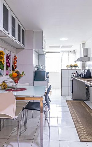 Apartamento à venda com 127m², 3 quartos e 2 vagas Apartamento à venda com 127m², 3 quartos e 2 vagasCozinha e Área de Serviço