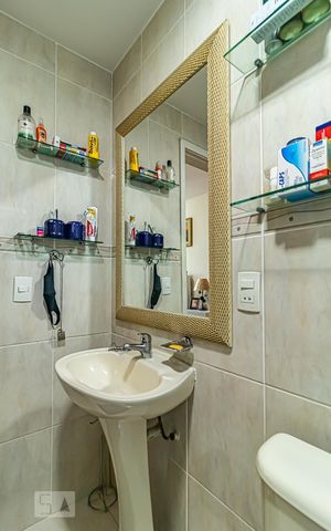 Apartamento à venda com 127m², 3 quartos e 2 vagas Apartamento à venda com 127m², 3 quartos e 2 vagasBanheiro da Suíte