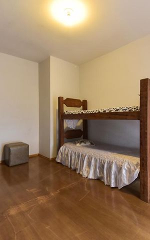 Casa à venda com 250m², 4 quartos e 2 vagas Casa à venda com 250m², 4 quartos e 2 vagasSuíte