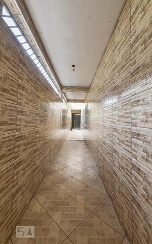 Casa à venda com 250m², 4 quartos e 2 vagas Casa à venda com 250m², 4 quartos e 2 vagasCorredor Externo