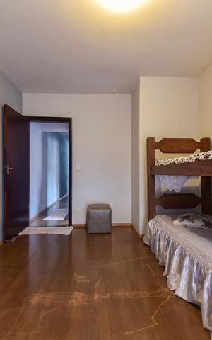 Casa à venda com 250m², 4 quartos e 2 vagas Casa à venda com 250m², 4 quartos e 2 vagasSuíte
