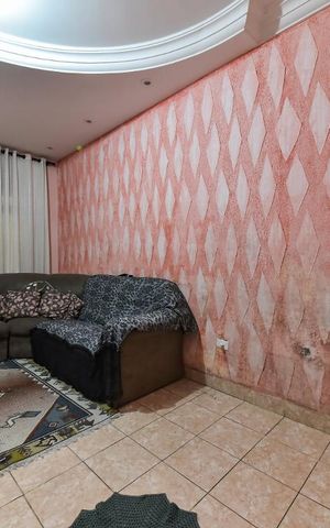 Casa à venda com 250m², 4 quartos e 2 vagas Casa à venda com 250m², 4 quartos e 2 vagasSala